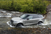 エアサスペンション搭載車の最大渡河水深は650mm。