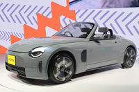 ダイハツが出展した、未来の「コペン」の姿を示唆するコンセプトモデル「K-OPEN（コペン）」。軽規格におさまるオープンカーで、しかも、まさかの、FRである！