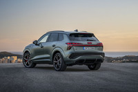 アウディが新型「Q3」を世界初公開　プラグインハイブリッドモデルもラインナップの画像