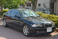 クマが買った初めてのBMW、「330ci」をツレは気に入っているという。やはりBMWは女性ウケがいい。