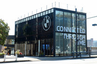 「FREUDE by BMW － CONNECTED THROUGH TIME」がオープンするヨドバシJ6ビルディング。