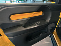 フロントドアの内張り。