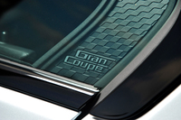 Cピラーにあしらわれた「Gran Coupe」のロゴ。