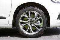 「スポーツシック」のタイヤサイズは225/45R18。テスト車はミシュラン・パイロットスポーツ3を装着していた。