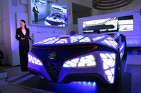 記者会見では、IoT技術や自動運転技術を想定したボッシュのコンセプトカー「コネクテッドカー」によるデモンストレーションも行われた。