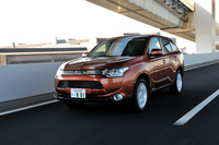 ボディーカラーは全6色。試乗車の色は、新たに設定された「カッパーメタリック」。