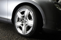 標準は20インチホイールとなるが、テスト車にはオプションの21インチツーピースアロイホイールが装着される。