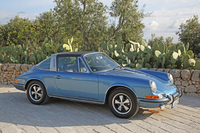 初代「911タルガ」のプロトタイプが発表されたのは1965年。初期型ではリアウィンドウも取り外し可能な透明ビニール製とされた。写真の車両はガラスになってからの1970年モデル。