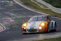 モーターとガソリンエンジンを併用するハイブリッド・レーシングカー「ポルシェ911 GT3 R ハイブリッド」が参戦。熱い走りを見せた。