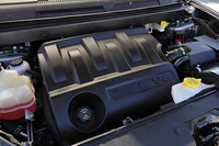 エンジンラインナップは、2リッターターボディーゼルと2種類のガソリンエンジン、2.4リッター直4と2.7リッターV6。そのうち日本導入されるのは、2.7リッターV6モデルで、トランスミッションは6段AT。右ハンドルのみとなる。