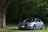 テスト車のボディーカラーはメタリックカラーの「アルタンス・グレー」。