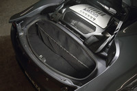 エンジンの後ろには160リッターの荷室が備わる。