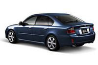 ボディカラーには、新色の「カメリアレッド パール」と「サンライトゴールド オパール」が加わった。