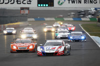 GT500クラスのスタートシーン。
