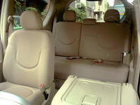 室内高は「アルファード」と同じ、前後シート間距離はセルシオ（1035mm）より長い1050mm。