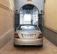 【スペック】C280アバンギャルド：全長×全幅×全高＝4581×1770×1444mm／ホイールベース＝2760mm／車重＝1555kg／駆動方式＝FR／3リッターV6DOHC24バルブ（231ps/6000rpm、30.6kgm/2500〜5000rpm）（欧州仕様）