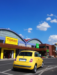 「フィアット500」は2018年までモデルチェンジ計画が明らかにされなかった。シエナ県ポッジボンシにて。