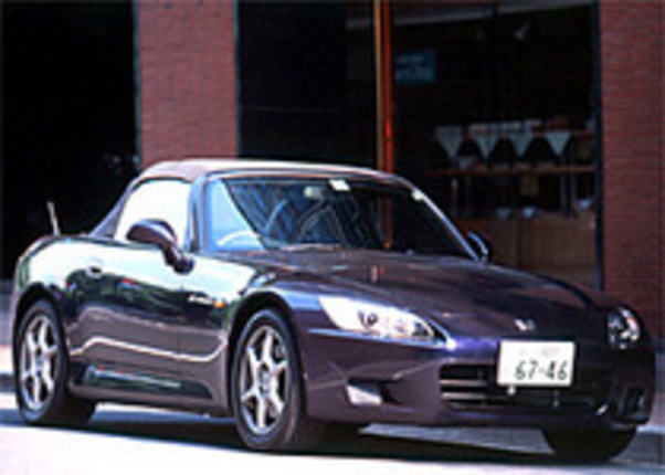 【スペック】全長×全幅×全高＝4135×1750×1285mm/ホイールベース＝2400mm/車重＝1260kg/駆動方式＝FR/2リッター直4DOHC16バルブ(250ps/8300rpm、22.2kgm/7500rpm)/車両本体価格＝356.0万円