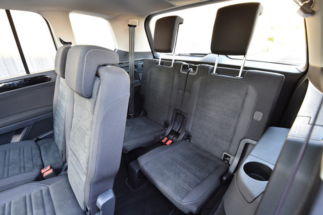 フォルクスワーゲン・ゴルフトゥーランTSIハイライン（FF/7AT