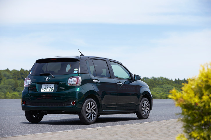 2016年4月に登場した3代目「トヨタ・パッソ」。初代、2代目とは異なり、ダイハツから供給されるOEMモデルとなった。