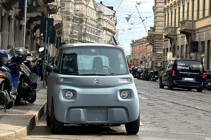 「シトロエン・アミ100％エレクトリック」。2024年ミラノで撮影。