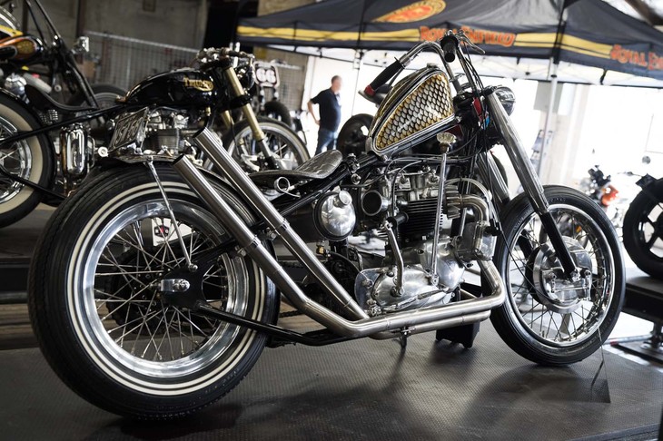 1968年式の「トライアンフT120ボンネビル」のエンジンを、650ccから750ccにボアアップし、リジッドフレームにセット。「The British Bobber／ブリティッシュ・ボバー」と名付けられ、スタイルだけでなく、走りも楽しめるマシンとなっている。