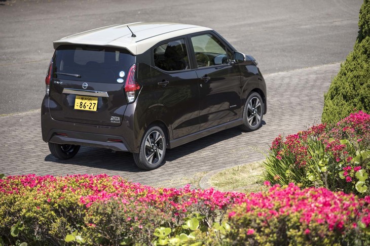 日産自動車が企画・開発を担当し、三菱自動車が生産する新型「日産デイズ」。姉妹車である三菱の「eK」シリーズとともに、2019年3月28日に発売された。