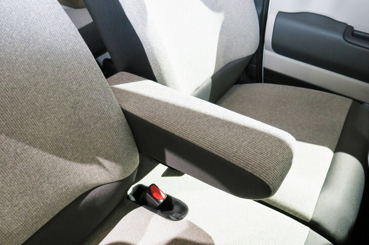 ホンダN-BOX（フロントセンターアームレスト）