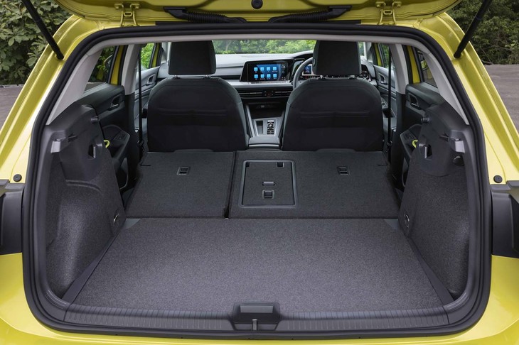 フォルクスワーゲン・ゴルフeTSIスタイル（ラゲッジスペース）