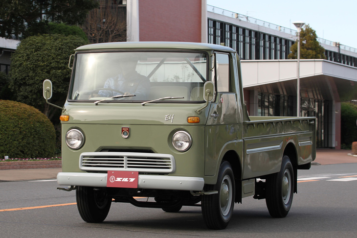 1959年デビューの初代「いすゞ・エルフ」。翌1960年に小型トラック初となるディーゼルエンジン（2リッター直4）搭載車を加えてベストセラーとなった。