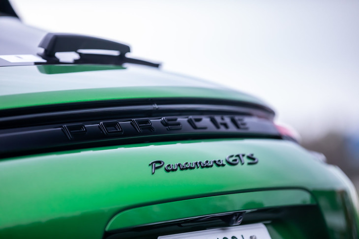 ポルシェ・パナメーラGTSスポーツツーリスモ