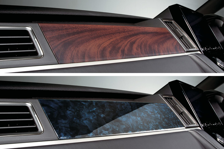 大幅に向上した各部の質感も、新しい「デリカD：5」の特徴。写真は新たに採用されたサバ杢の木目調パネル（上）と、「アーバンギア」に採用されるバール杢の木目調パネル（下）。