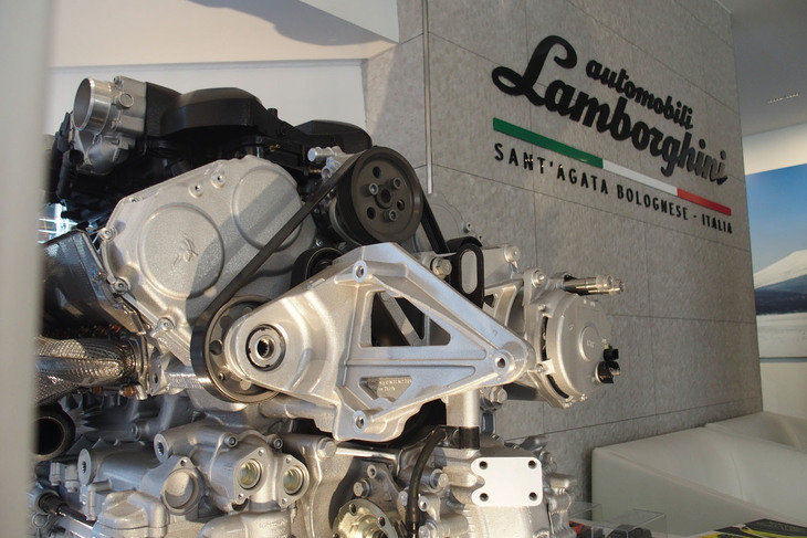 「THE LOUNGE TOKYO」の1階フロア。