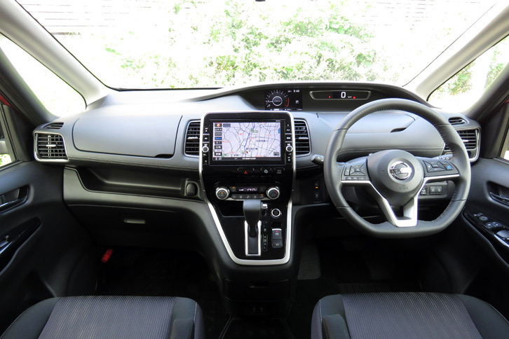 日産セレナ ハイウェイスターG（インストゥルメントパネルまわり）