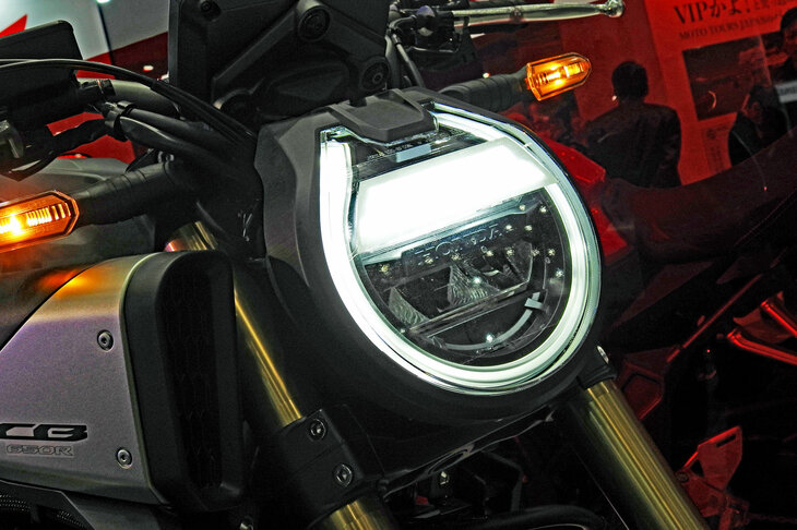 ホンダCB650R（「Honda E-Clutch」付き）