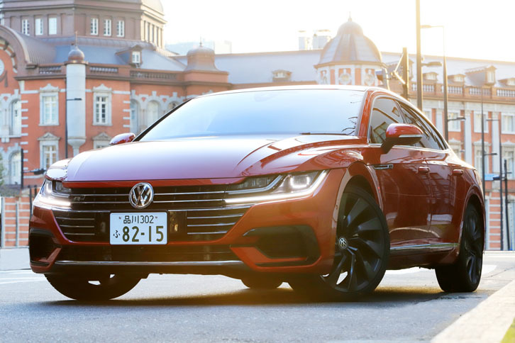 「フォルクスワーゲン・アルテオン」も、2017年秋に発売されたばかりの最新モデルです。今回は20インチホイールを履く上級グレード「アルテオンRライン4MOTIONアドバンス」に“協力”してもらいました。