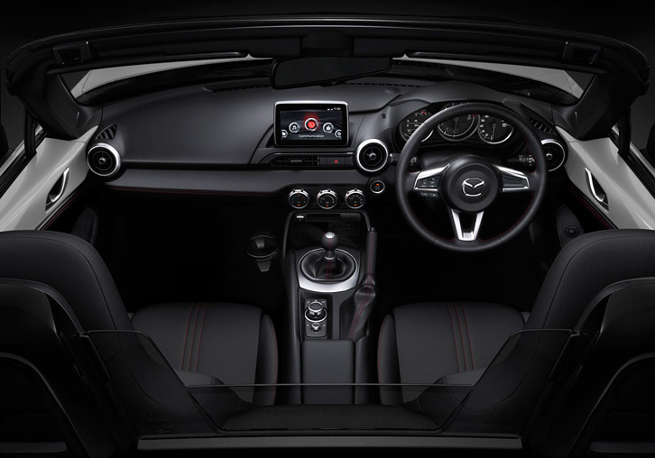 「ロードスターRF S」のインテリア。