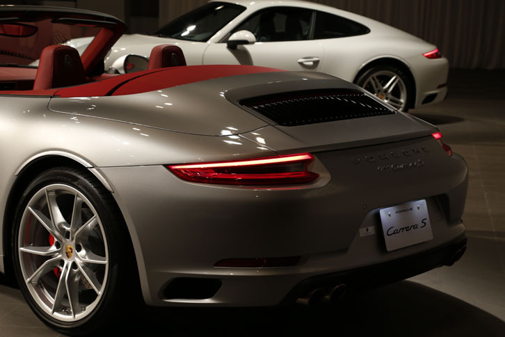 ポルシェ911カレラSカブリオレ（7AT）