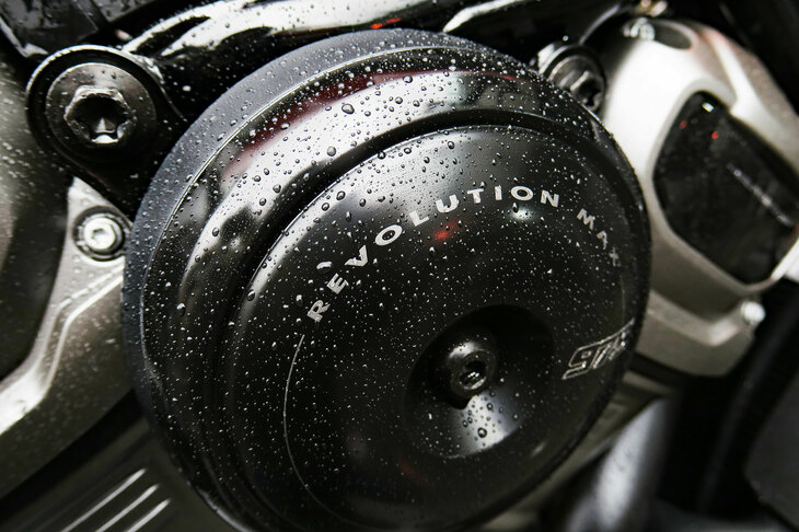 ハーレーダビッドソン・ナイトスター（エアクリーナーカバー）