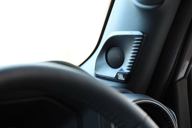 オーディオの仕様もグレードによって異なり、「ZX」には14基のスピーカーからなるJBLプレミアムサウンドシステムが標準で装備される。