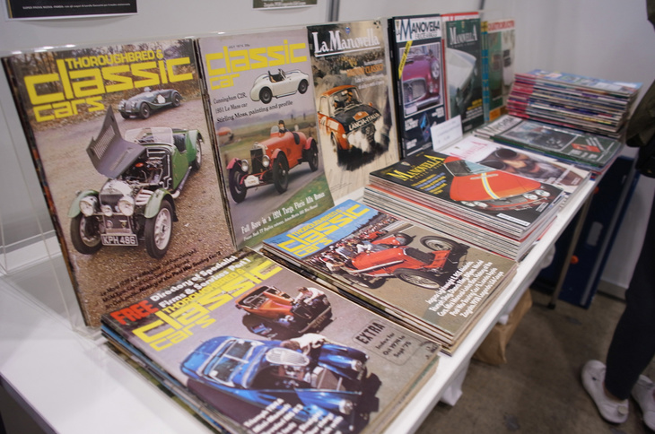 モービルライブラリーのブース。