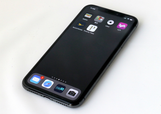 ボクが手に入れた「iPhone X」。果たして、その使い心地は？