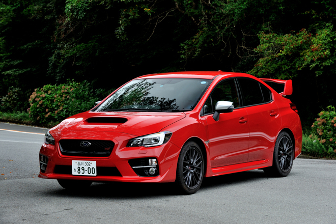 スバルWRX STI
    ボディーサイズ：全長×全幅×全高＝4595×1795×1475mm／ホイールベース：2650mm／車重：1500kg／駆動方式：4WD／エンジン：2リッター水平対向4 DOHC 16バルブ ツインターボ／トランスミッション：6MT／最高出力：308ps/6400rpm／最大トルク：43.0kgm/4400rpm／タイヤ：（前）245/40R18 （後）245/40R18／車両本体価格：379万800円