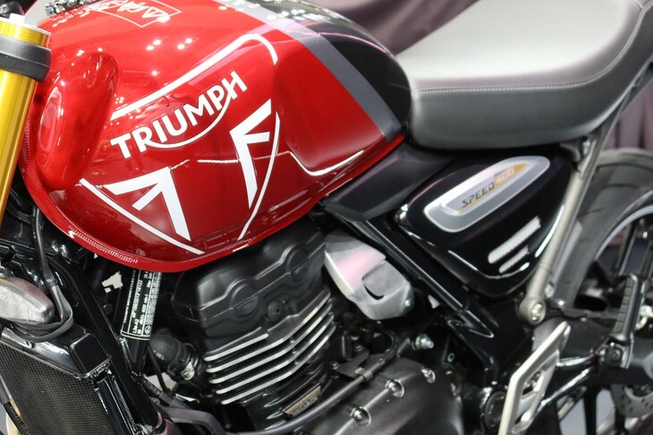 トライアンフ・スピード400