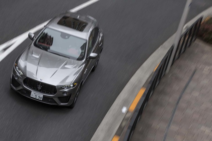 「レヴァンテ トロフェオ」が0-100km/h加速に要する時間は3.9秒。最高速度は304km/hと公表される。