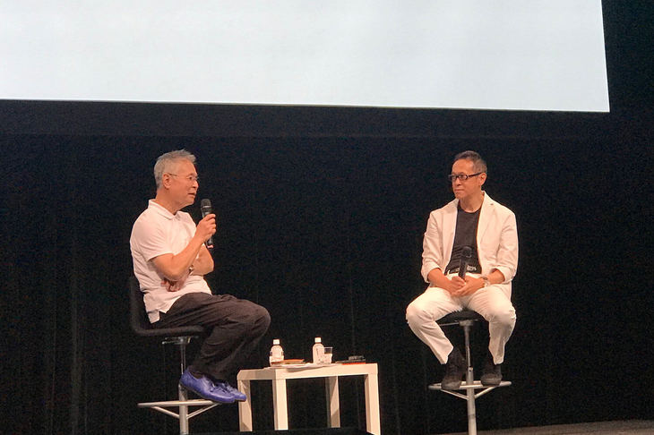 デザインについて2人の専門家によるトークライブが行われた。