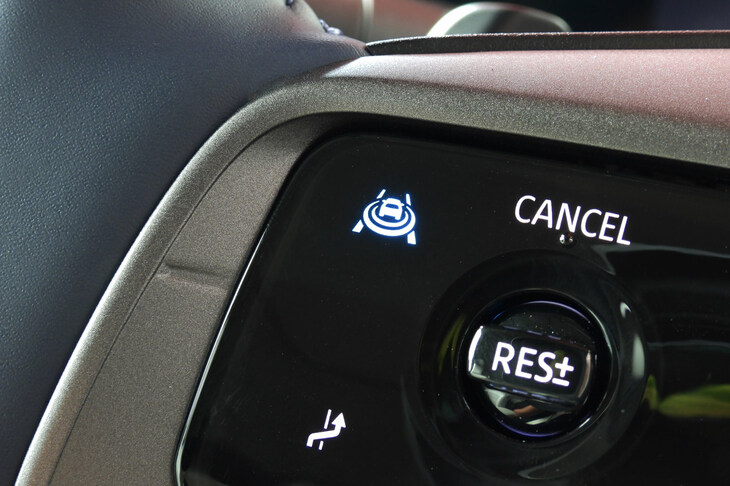 日産リーフB7 G（ステアリングスイッチ）