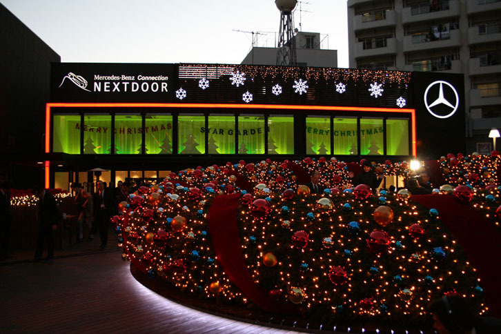 Mercedes-Benz Connection NEXTDOOR Star Garden（メルセデス・ベンツ コネクション ネクストドア スター ガーデン）の様子。