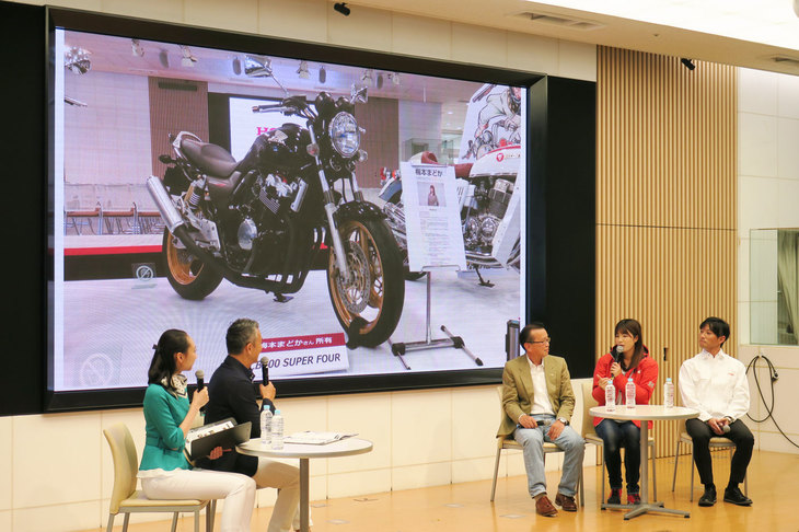 梅本まどかさんの「CB400スーパーフォア」。当初は250ccクラスのバイクを購入しようと考えていたのだが、実車を見て、触れて、こちらに決めたとのこと。名古屋～東京間の下道ツーリングを敢行するなど（冬季通行止めで、途中で断念）、バイクライフを満喫しているようだ。