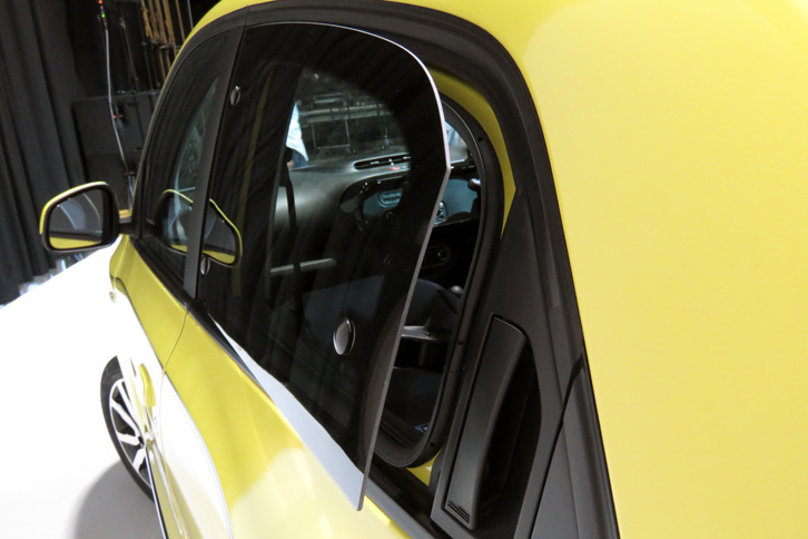 ルノー・トゥインゴ インテンス（リアサイドウィンドウ）